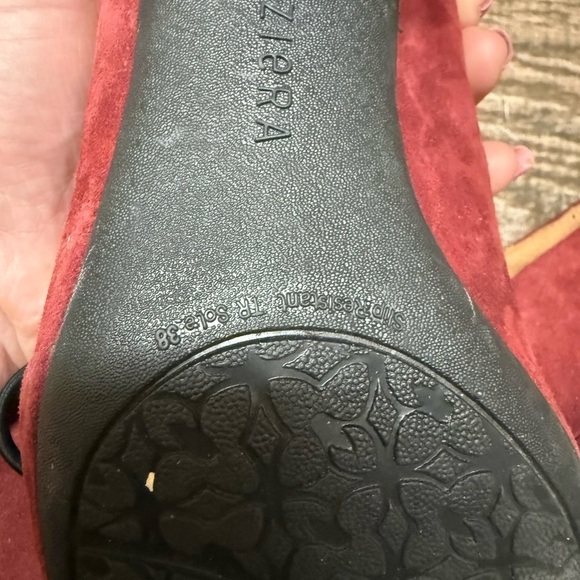 Ziera size 8 NWOT suede pumps with Rounded Toe and Modest Heel- Mary Jane hook - Picture 5 of 13